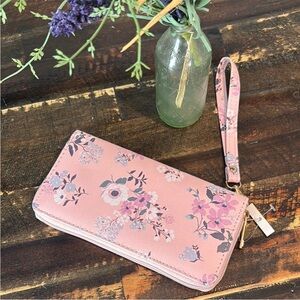 Clutch Wristlet Pink and White Floral Pattern with Zipper Closure NWOT